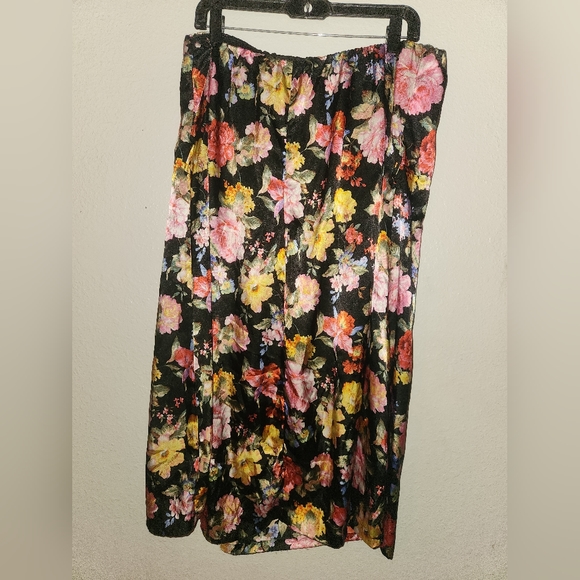 Torrid Floral Skirt - Picture 1 of 6